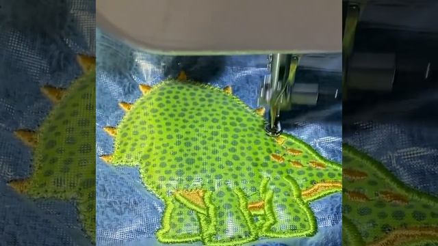 Dinosaur triceratops hooded bath towel,machine embroidery appliqué, Janome MC230E смотреть онлайн