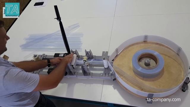 Упаковка рулонной шторы, размотка блистера