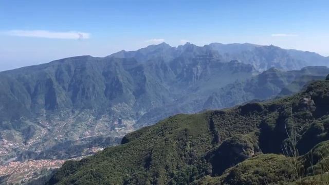 остров Мадейра, вид на Пику-Руиво-ду-Паул смотреть онлайн