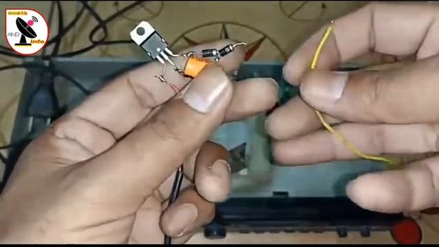 फ्री डिश mpeg2 रिसीवर को 12 वोल्ट बैट्री और 12 वोल्ट adapter से कैसे करें चालू। смотреть онлайн