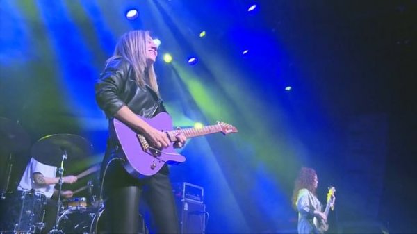 Lari Basilio - Running To The Other Side (Live)