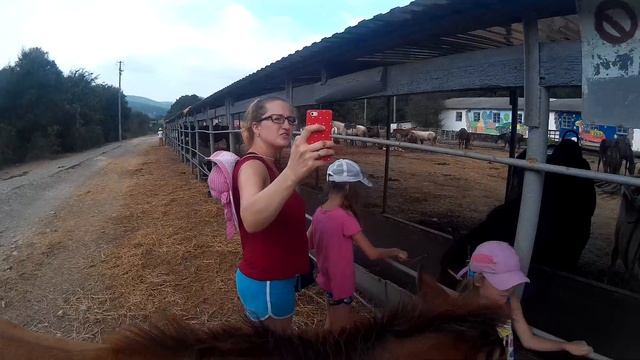 Конные прогулки в Сукко смотреть онлайн