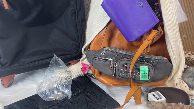 Huge designer thrift haul Bags & jewelry!! MCM , Fendi ,Sterling, Turquoise Etc! смотреть онлайн