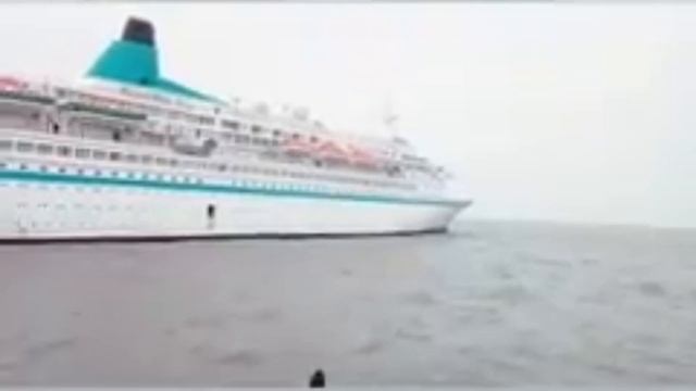 Albatros beaching in Alang смотреть онлайн