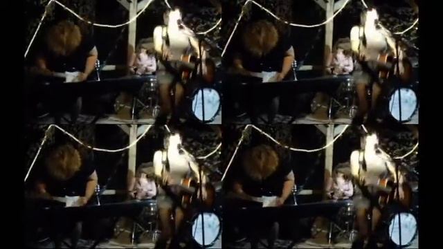 Look (By The Small Wonder Experience) смотреть онлайн