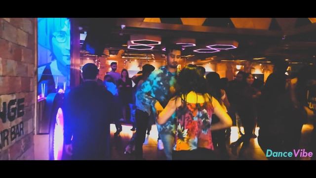Vipin & Aishwarya | Salsa | La Vida Es Un Carnaval - by Celia Cruz смотреть онлайн