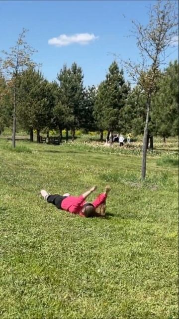 Веселощі у Добропарку / Як активно провести час на виставці тюльпанів #shorts смотреть онлайн