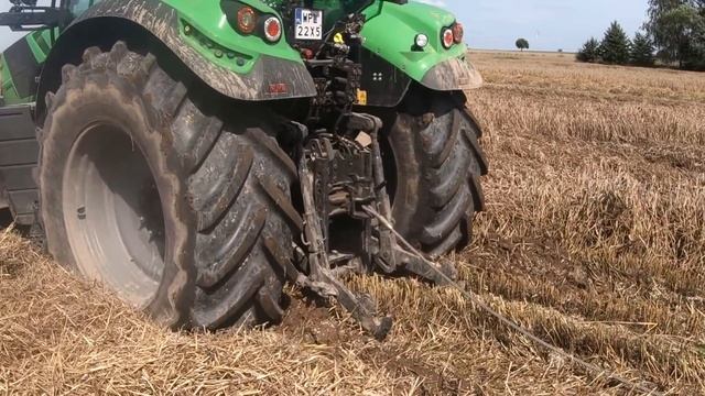 Utopiony 15 razy 👉 mokre żniwa na Mazowszu 👉 kombajn i kilka traktorów Deutz-Fahr смотреть онлайн