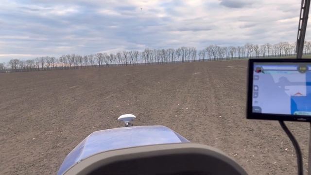 Вносимо і заробляємо в ґрунт американський карбамід під кукурудзу і соняшник. смотреть онлайн