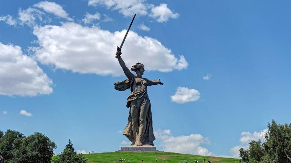 Надежда Меньших "Родина-мать" (музыка и слова Ирины Скибиной) смотреть онлайн