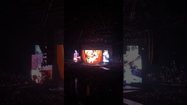 Billie Eilish 4-9-22 LA Forum смотреть онлайн