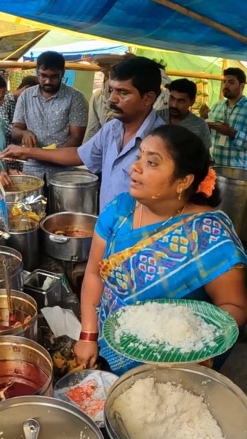Hardworking Woman Selling Unlimted Non Veg Meals #shorts #ytshorts #chicken #trendingfoodshorts смотреть онлайн