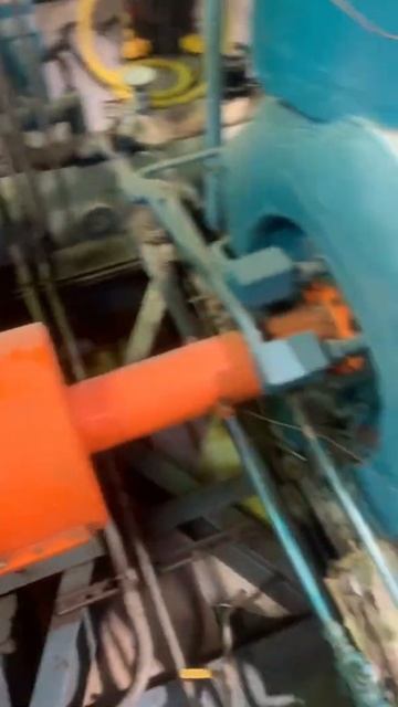 Adding oil to a centrifugal compressor 👌🏼 #hvacmaintenance #hvacsystem смотреть онлайн