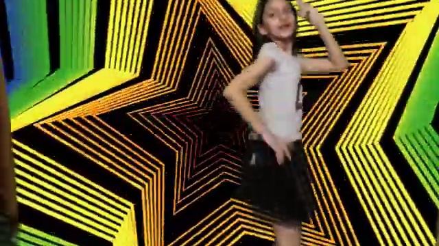 Dance with little Twinkle on Chandigarh Mein смотреть онлайн