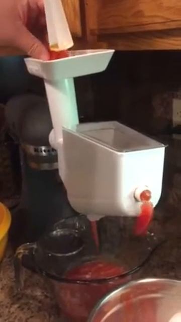 Kitchen Aid Fruit/Vegetable Strainer Demo смотреть онлайн