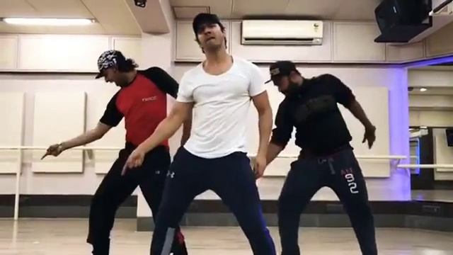 Great dance moves by Varan Dhavan смотреть онлайн