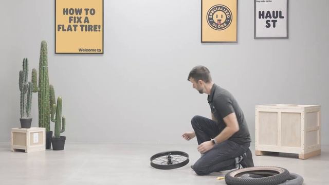 GLOBE | How to Fix a Flat Tire on the Haul смотреть онлайн
