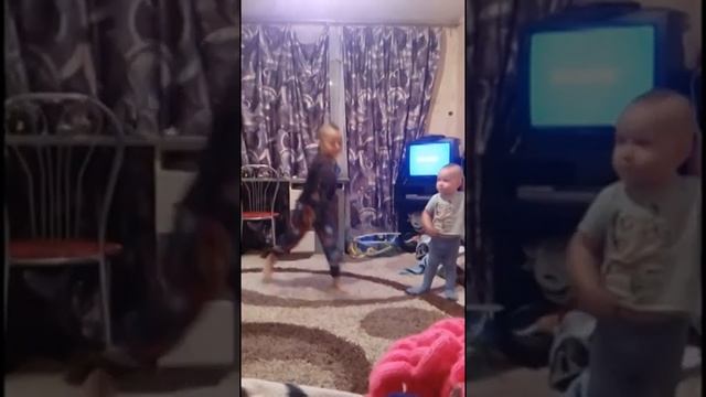 КЛИП О па-на горностай танцевал и не устал 2018 About na-na weasel dancing and tired смотреть онлайн