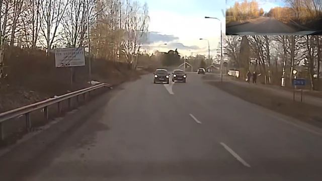 Moped cars - kids stupid driving! Outside window, stupid overtaking, solid lines, oncoming traffic. смотреть онлайн