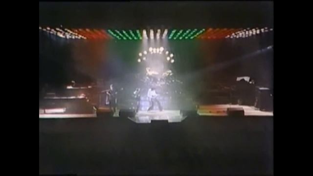 Queen - We Will Rock You (Fast) [Live In Japan '79] смотреть онлайн