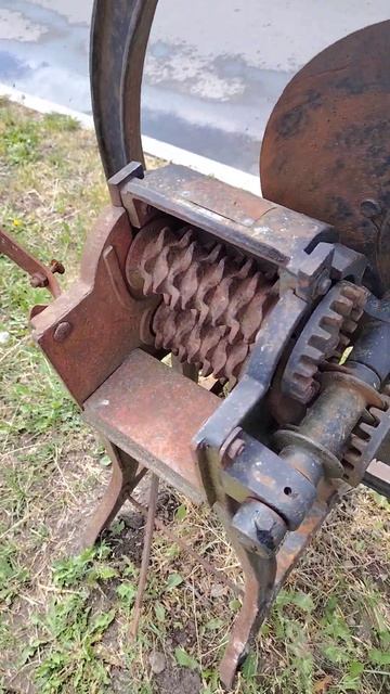 Увидел на улице мельницу с ручным приводом смотреть онлайн