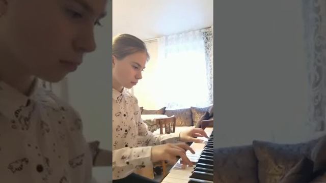 Слушкина Ксения произведения: И. С. Бах инвенция номер 12, У. Гиллок "настроение лунного света" смотреть онлайн