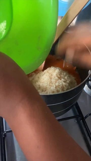 Sapa rice😋| smoke fish |egg| street food |local food|nigerian style #subscribetomychannel смотреть онлайн