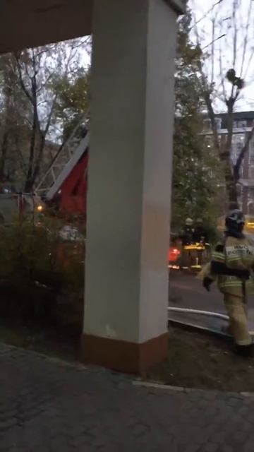 Пожар в Москве , пожарники работают ! смотреть онлайн