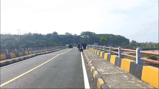 Motoran Menikmati Pemandangan Indah Pantai Ranca Buaya Cidaun sampai Sindang Barang. смотреть онлайн