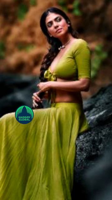Malavika Mohanan glows in olive-green gown… смотреть онлайн