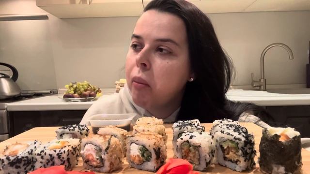 Мукбанг Роллы🍣🍤 Я Сделала Резекцию Желудка смотреть онлайн