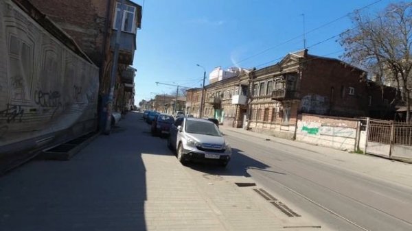 Ростов-на-Дону. Центр города. 6 апреля 2024 год. Богатяновский спуск. Улица Станиславского. Социалк