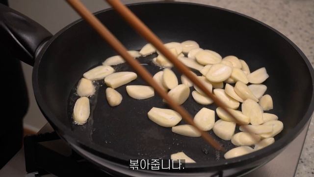 20 오늘의 음식사연- 이것만 먹으면 입안이 향긋! 양치 안해도 되는 마늘 달래 파스타 ㅣGarlic Wild chive Pastaㅣ смотреть онлайн