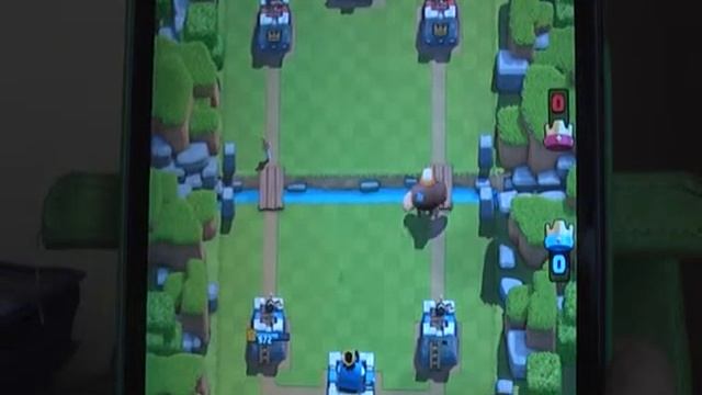 Играю в Clach Royal смотреть онлайн