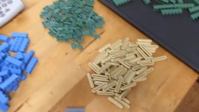 Lego City Update: Placing Pirates of Barracuda Bay, Extending Train Tracks, and New Baseplates смотреть онлайн