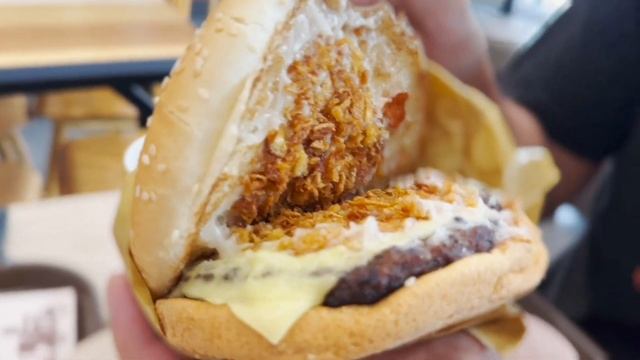 Check Out: Truffle Whopper Limited Edition at Burger King Manila Philippines! смотреть онлайн