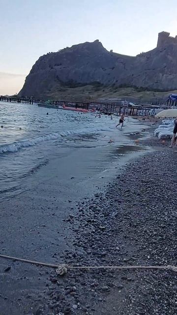🏖🏖🏖 Черное море на городском пляже в Судаке. День второй) 28.07.2024. смотреть онлайн
