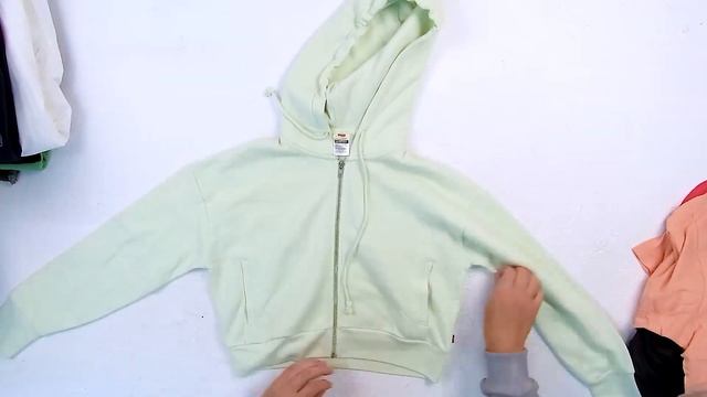 945994 LEVIS. Женская, мужская одежда сток. Лот 55, 40 штук, цена 29€ шт . Цена лота 1 160 € смотреть онлайн