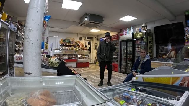 Сиплый дал свет, пивом голову не обманешь, Лена, Оксана в магазине 364 дня' смотреть онлайн