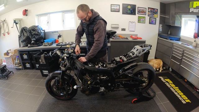 Is The Engine Ok In My Crashed Track Bike!!!! GSXR750 K7 Rebuild Part 2 смотреть онлайн