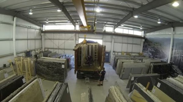 Unloading a container - open top