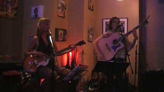 Sadie Jones and Chris Ellis play 'Come together'.. смотреть онлайн