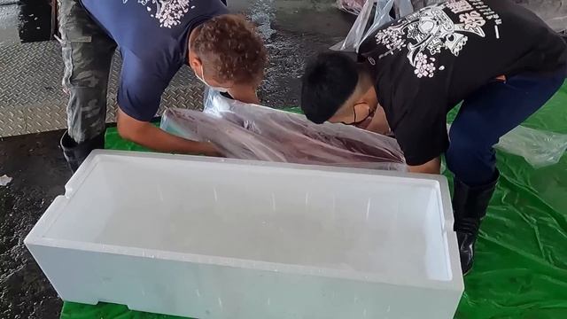 Over 300 kg of bluefin tuna fish bid for fast cutting processing смотреть онлайн