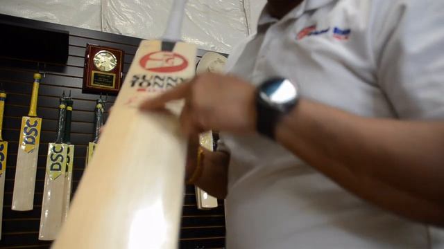 SG Sunny Tonny Icon Cricket Bat 2020 смотреть онлайн