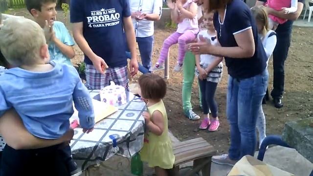 Lenka 3. rodjendan смотреть онлайн