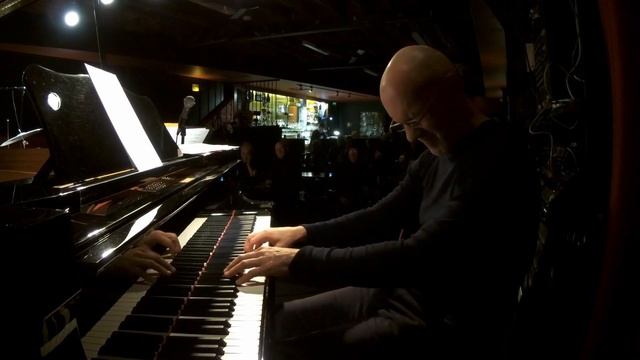 "The Moon is a Harsh Mistress" played by the Nick Haywood Quintet смотреть онлайн