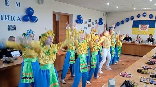 "КОНФЕТТИ" -Анна Грибова - "Мiй рiдний Харкiв"- привiтання РЯТУВАЛЬНИКIВ @iamtonybrasko "До вiйни" смотреть онлайн