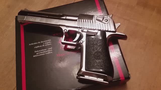 Desert Eagle .50 макет ММГ серебристый, Semiautomatic pistol, USA-Israel, Denix replica 1123/NQ смотреть онлайн