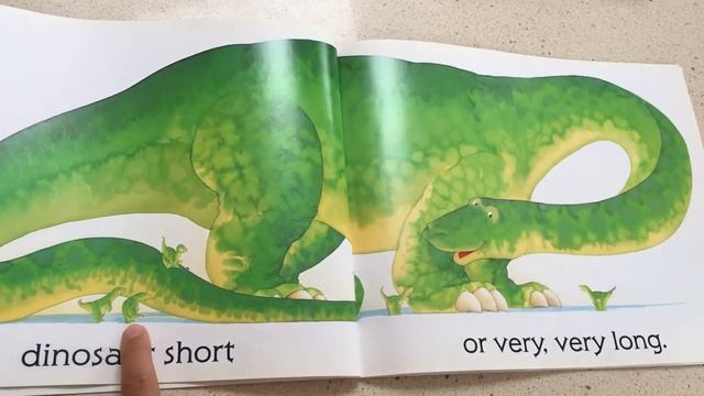 В гостях у книжки Dinosaur Roar! - читает Камилла ♥️ смотреть онлайн