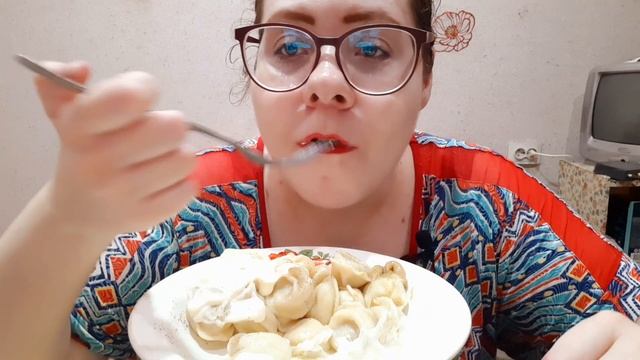 Мукбанг пельмени/Обжор/Мысли вслух смотреть онлайн